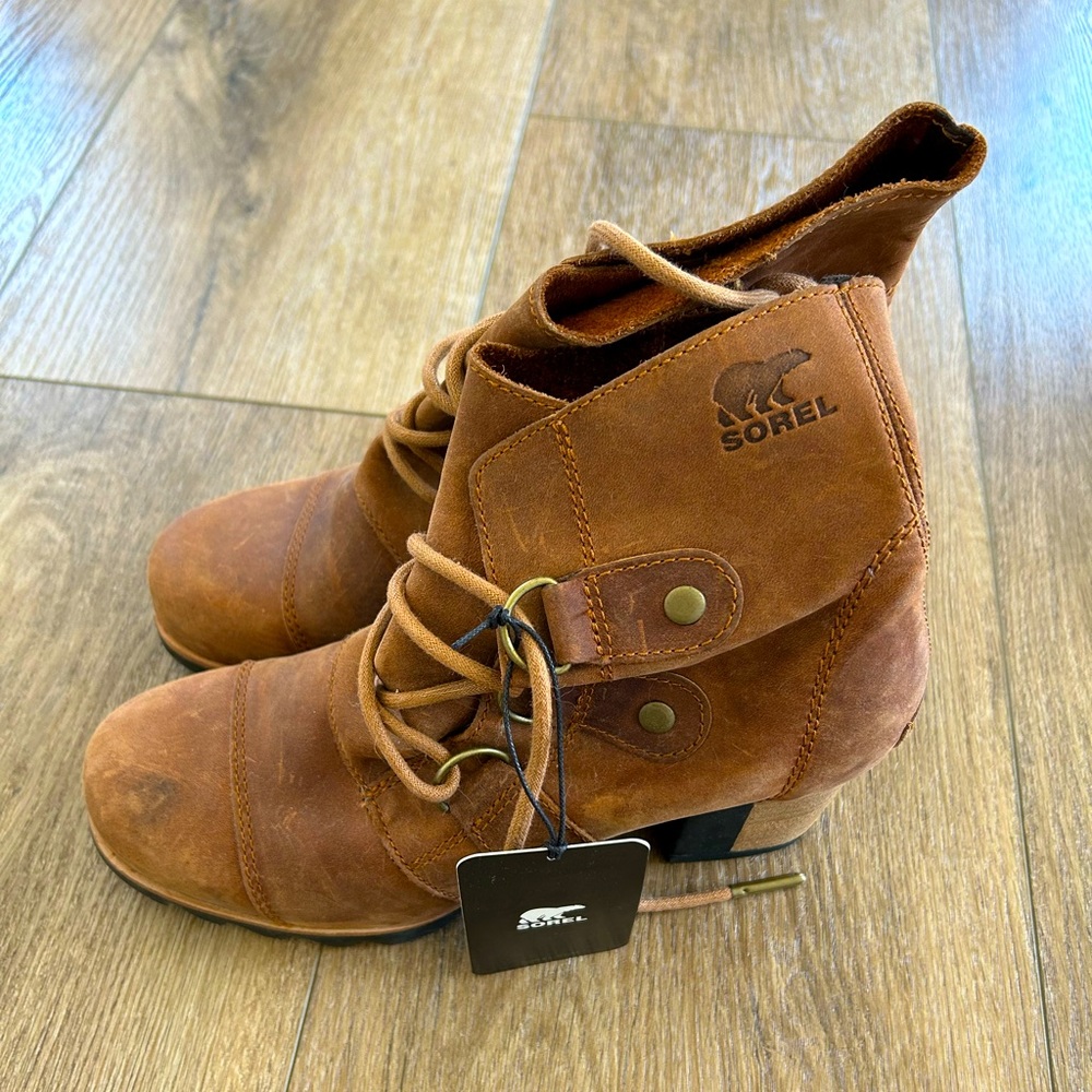 Sorel Women's Addington Lace Up Booties Elk Brown Sz 7.5. NWT